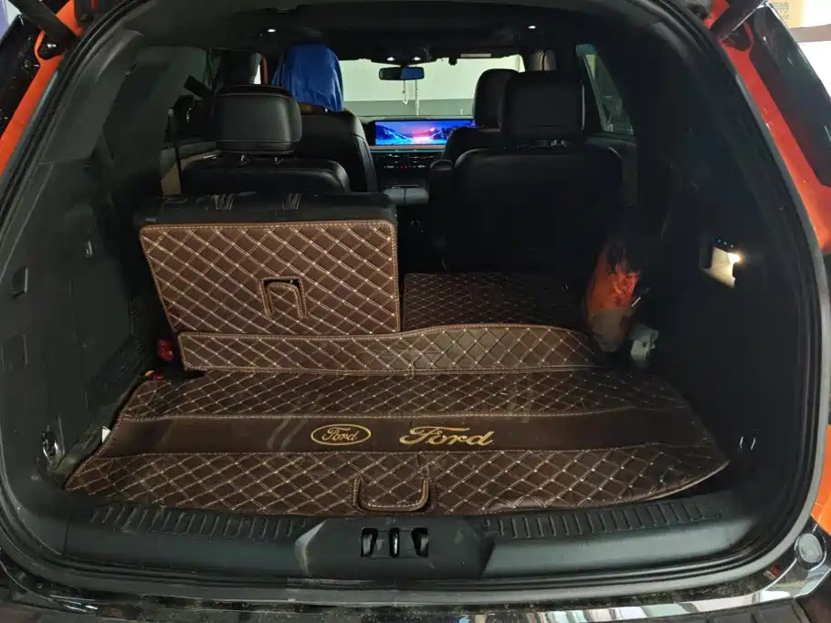 Фото 4 - Ford Explorer