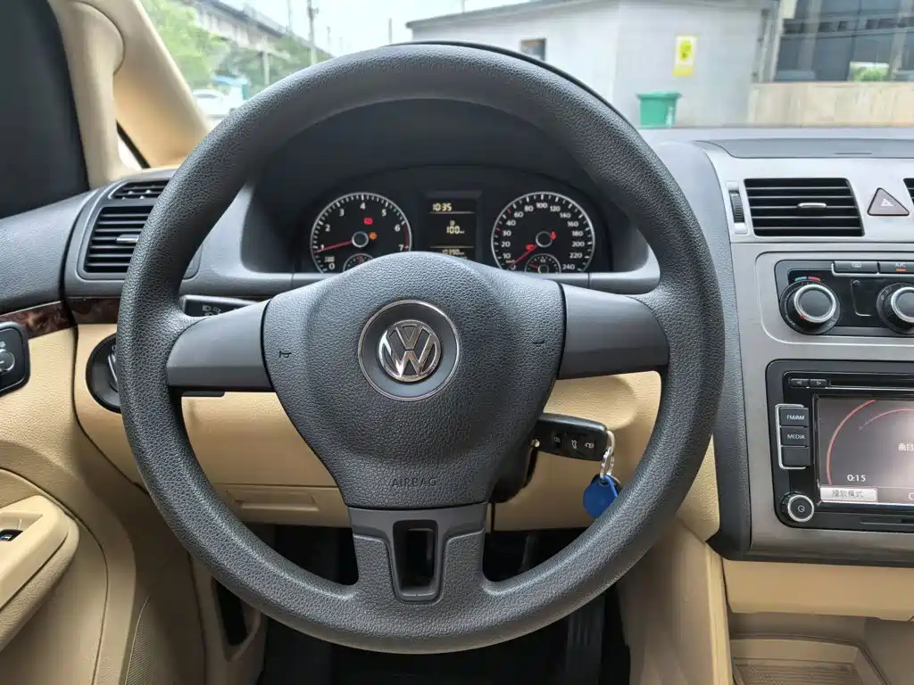 Volkswagen Touran 2015 2013 1.4T Manual Comfort 5-seater