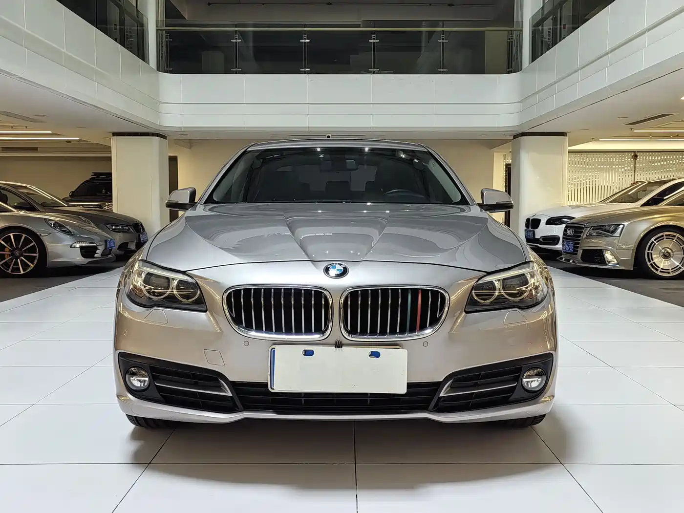BMW 5 Series 2017 525Li Leading Edition фото 2