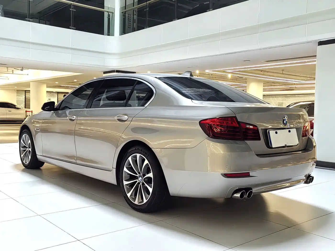 BMW 5 Series 2017 525Li Leading Edition фото 15