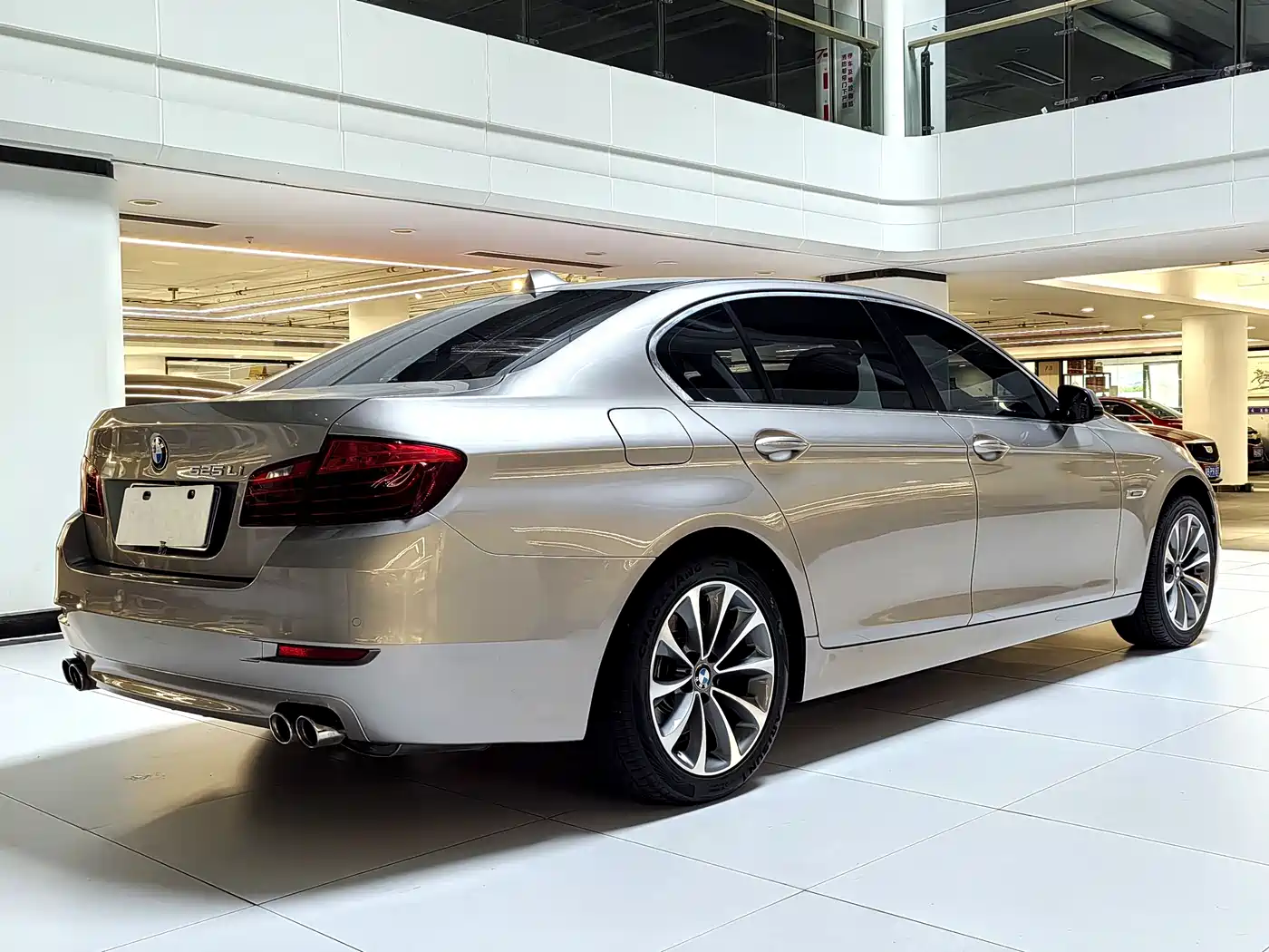 BMW 5 Series 2017 525Li Leading Edition фото 14