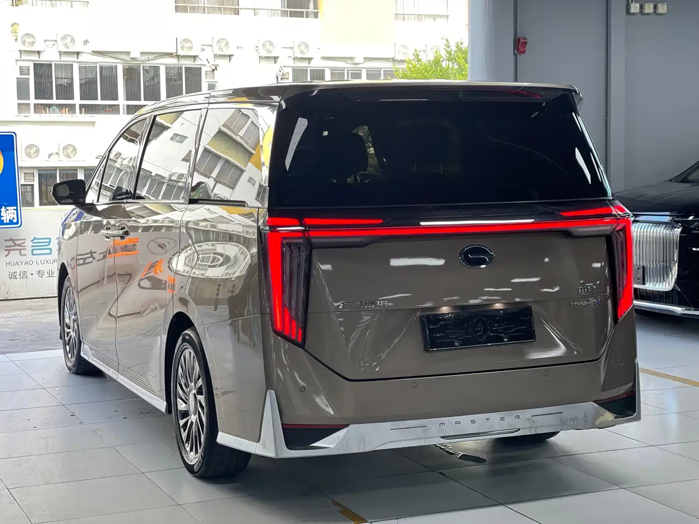 GAC Trumpchi Trumpchi M8 2023 Model Master Series Hybrid Royal Edition фото 20