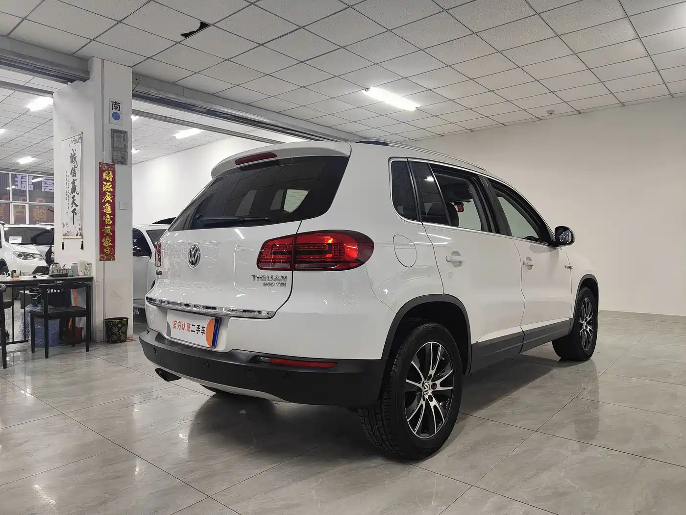 VOLKSWAGEN TIGUAN