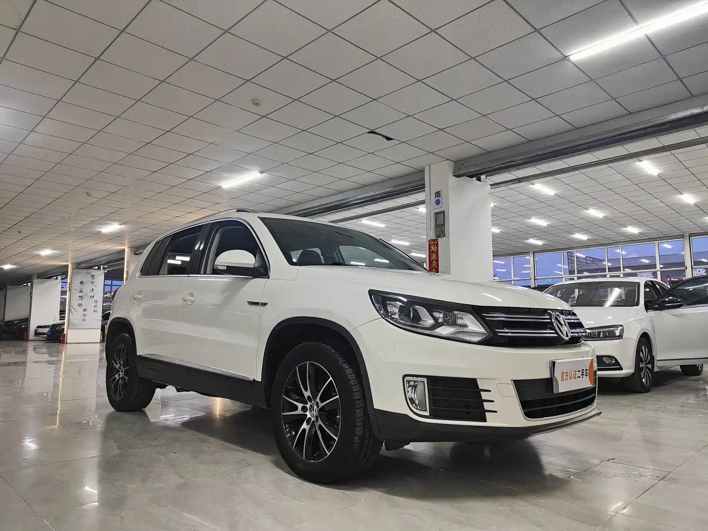 VOLKSWAGEN TIGUAN