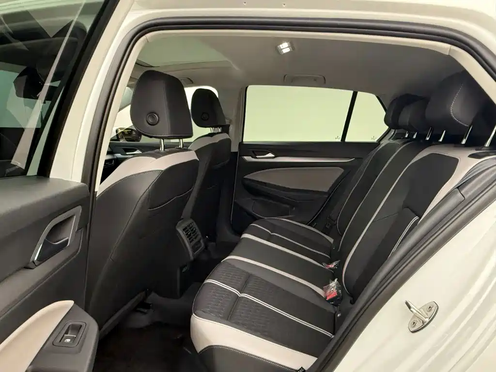 Фото 7 - Volkswagen Golf