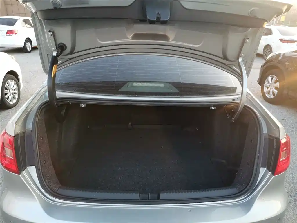 Volkswagen Sagitar 2014 1.4TSI Automatic Luxury фото 16