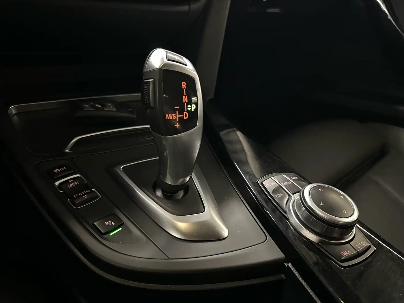 BMW 3 Series GT 2018 320i Fashion фото 24