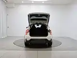 صورة 9 - Lynk & Co 01