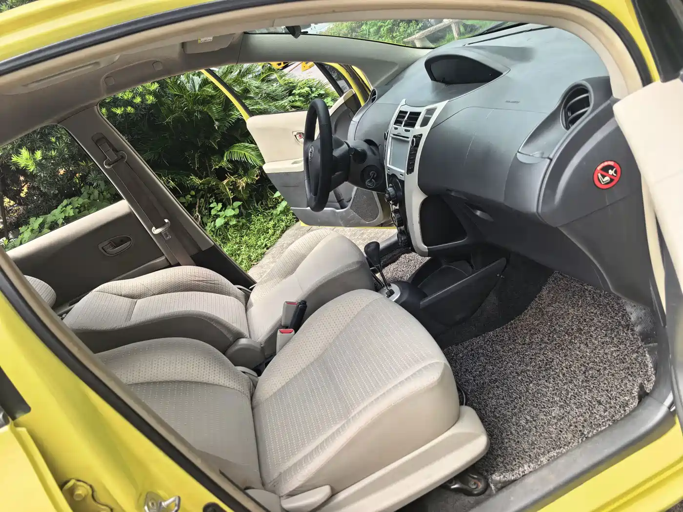 Toyota Yaris 2013 2011 1.6E Auto Charm Edition