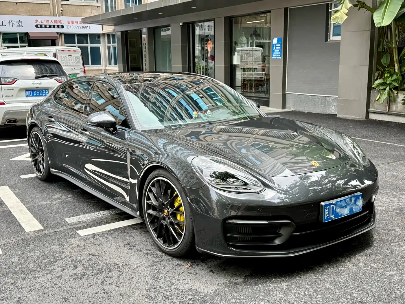 Фото 3 - Porsche Panamera
