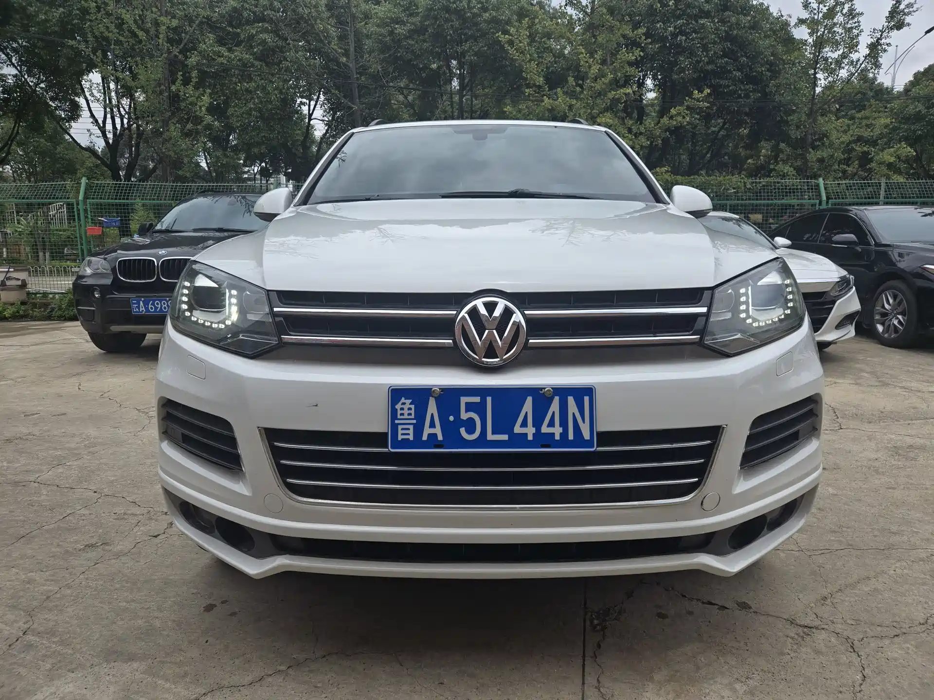 Фото 2 - Volkswagen Touareg