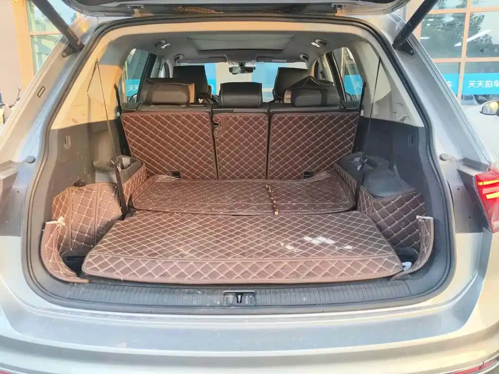 Photo 13 - Volkswagen Tiguan L