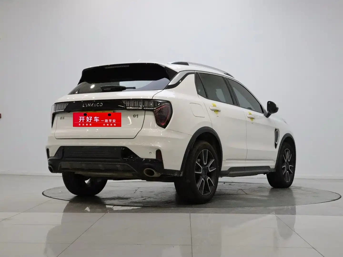 صورة 4 - Lynk & Co 01