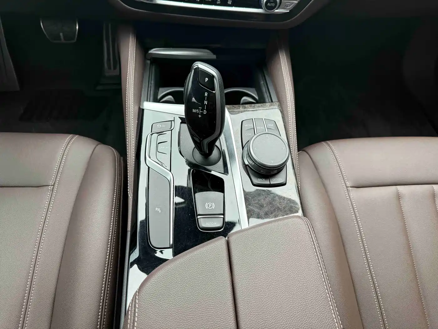 BMW 5 Series 2019 525Li M Sport Package фото 11