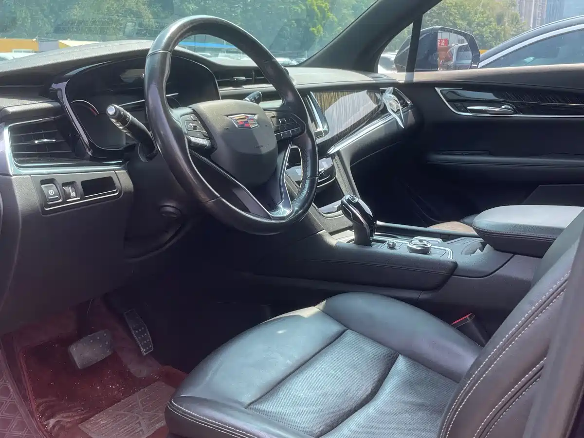 Фото 4 - Cadillac XT6