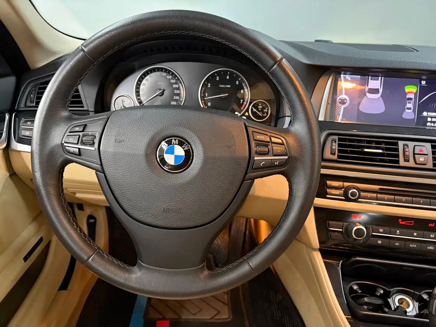 BMW 5 Series 2013 520Li Elegance фото 15
