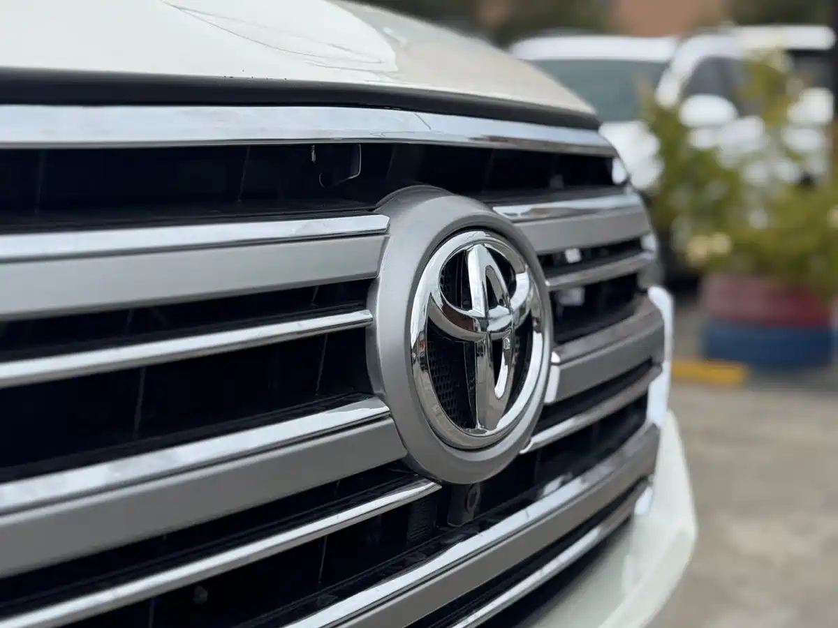 Toyota Land Cruiser (Import) 2015 2015 4.0L V6 Middle East Low Configuration Edition