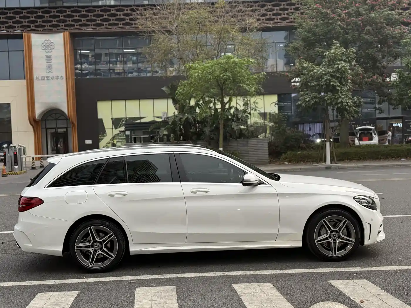 Mercedes-Benz C-Class (Import) 2020 Model C 260 Estate фото 9