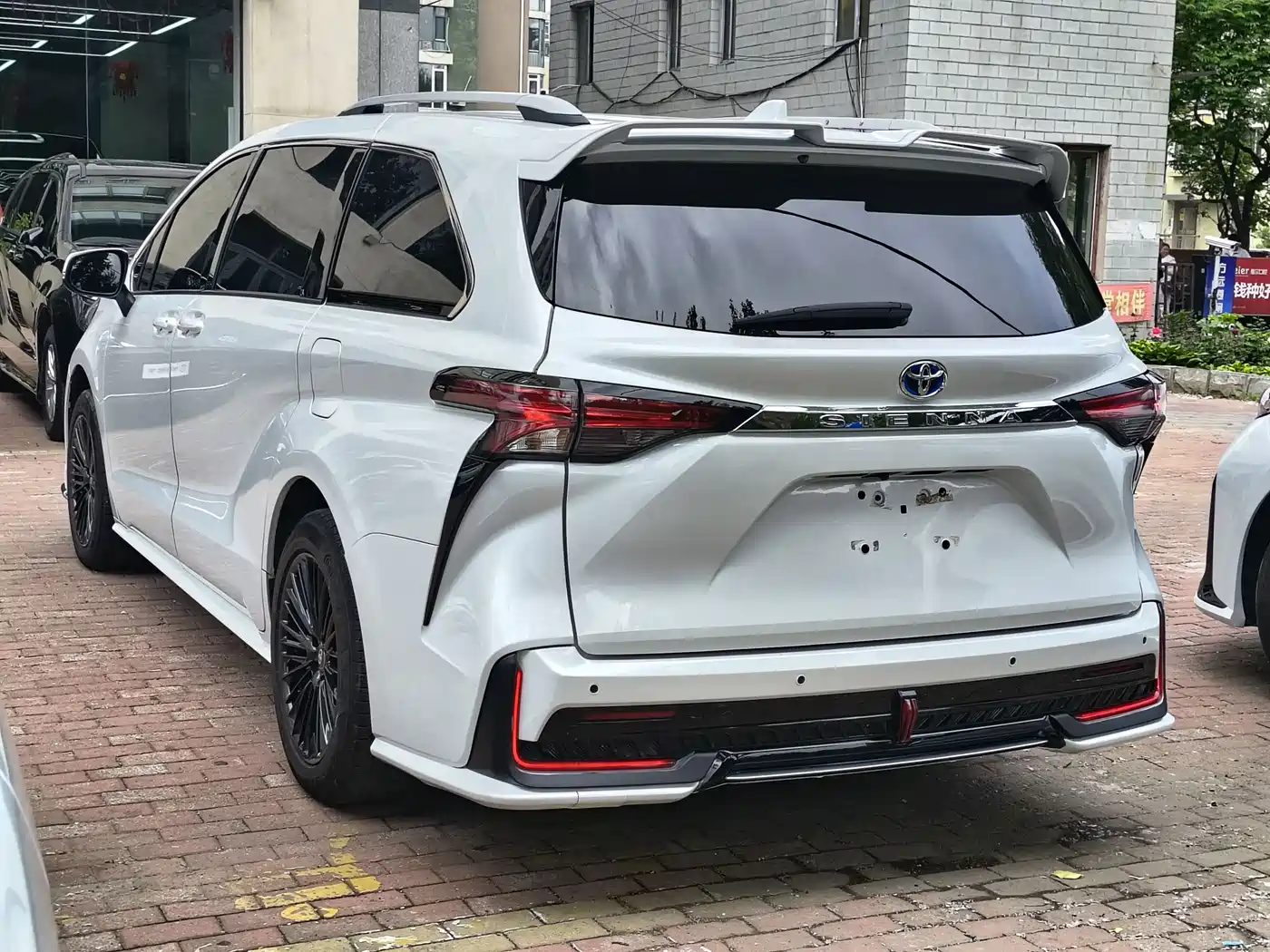 Toyota Sienna 2023 2.5L Hybrid Comfort Edition фото 5