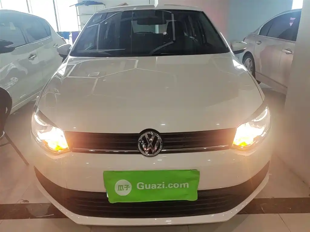 Volkswagen Polo 2016 1.4L Automatic Trend фото 3