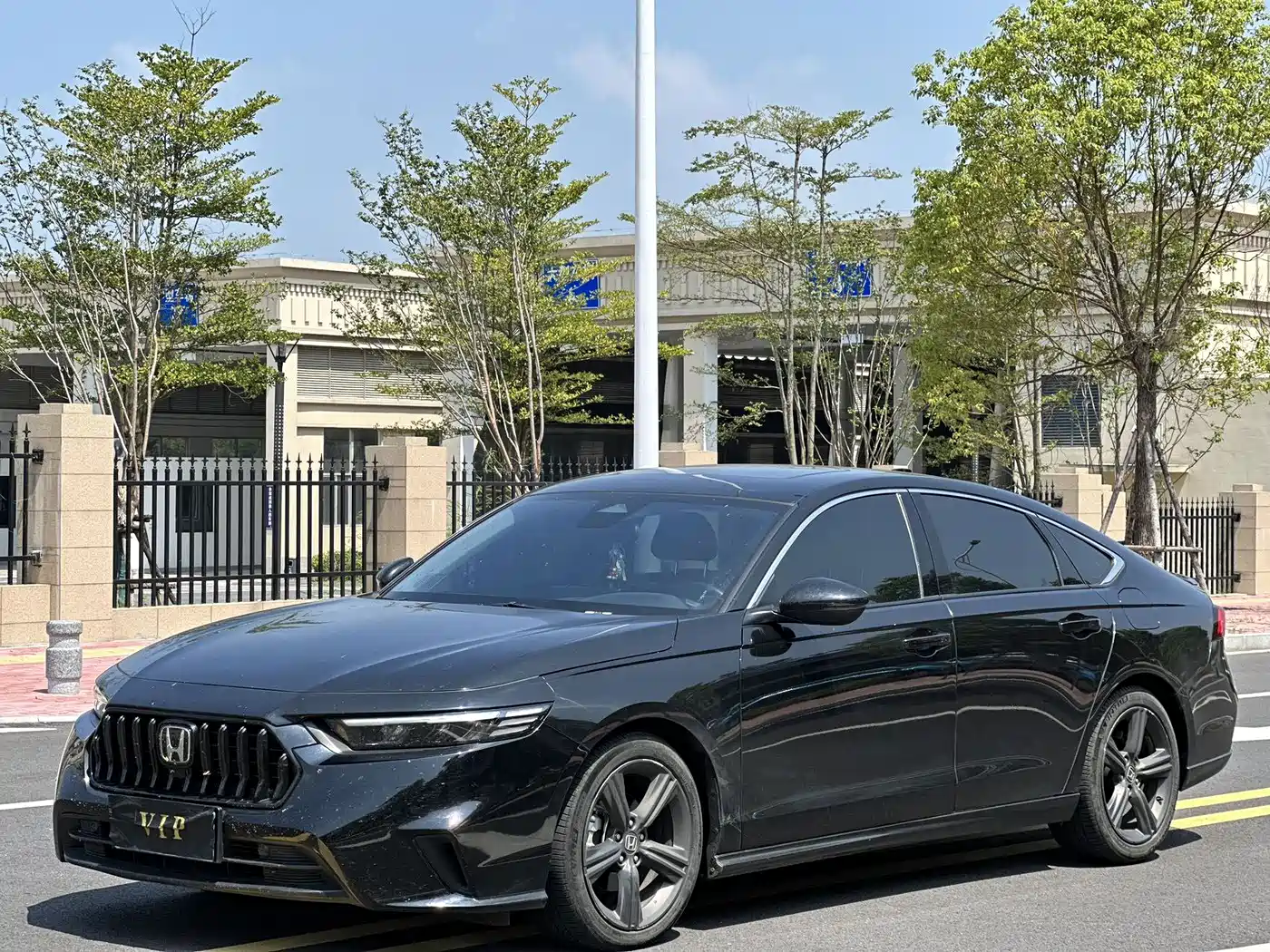 Фото 1 - Honda Inspire