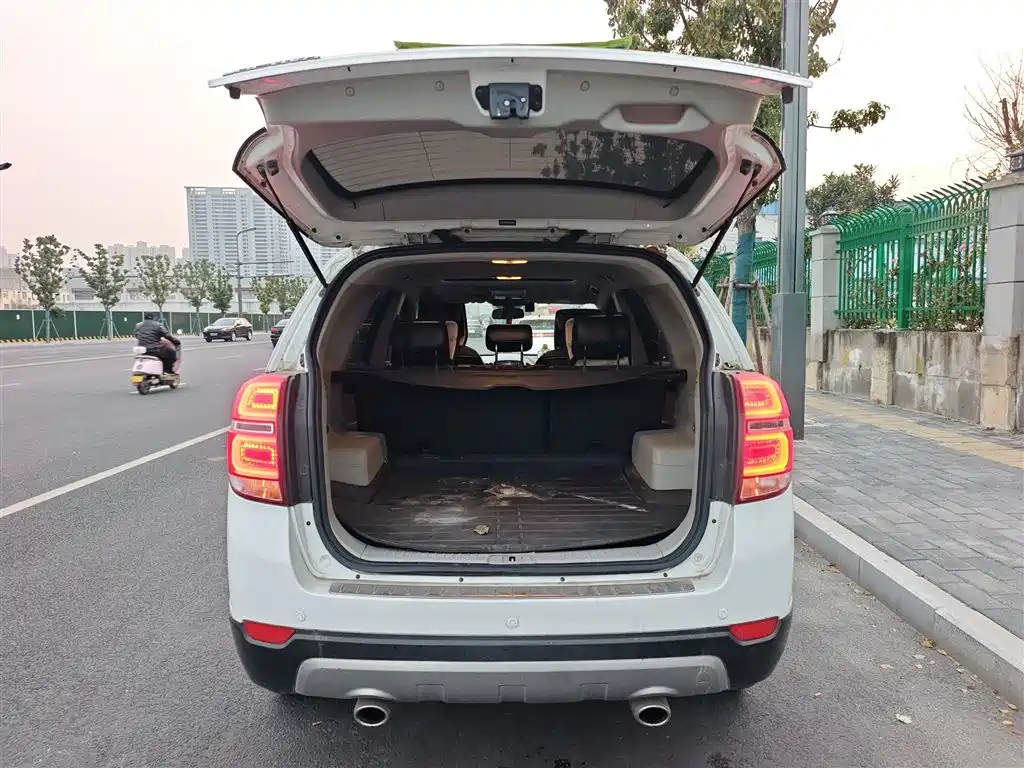 Chevrolet Captiva 2014 2.4L 2WD Urban 5-seater фото 19