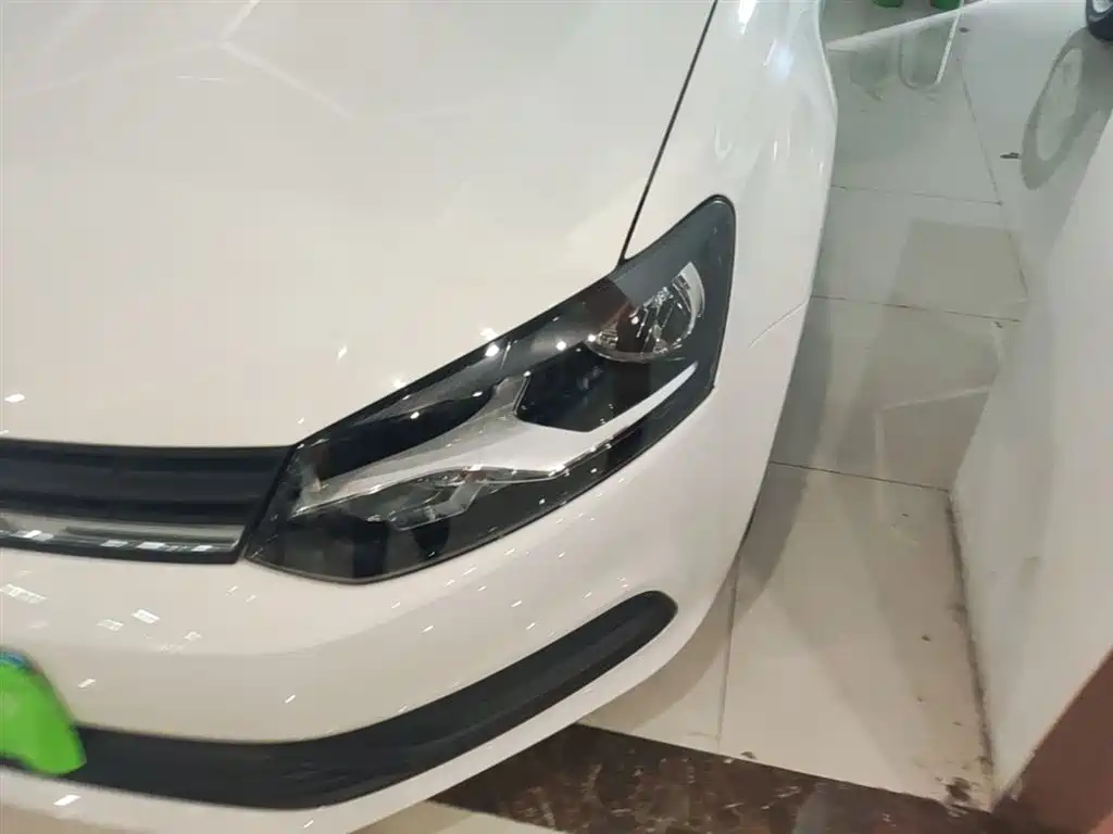 Volkswagen Polo 2016 1.4L Automatic Trend фото 24