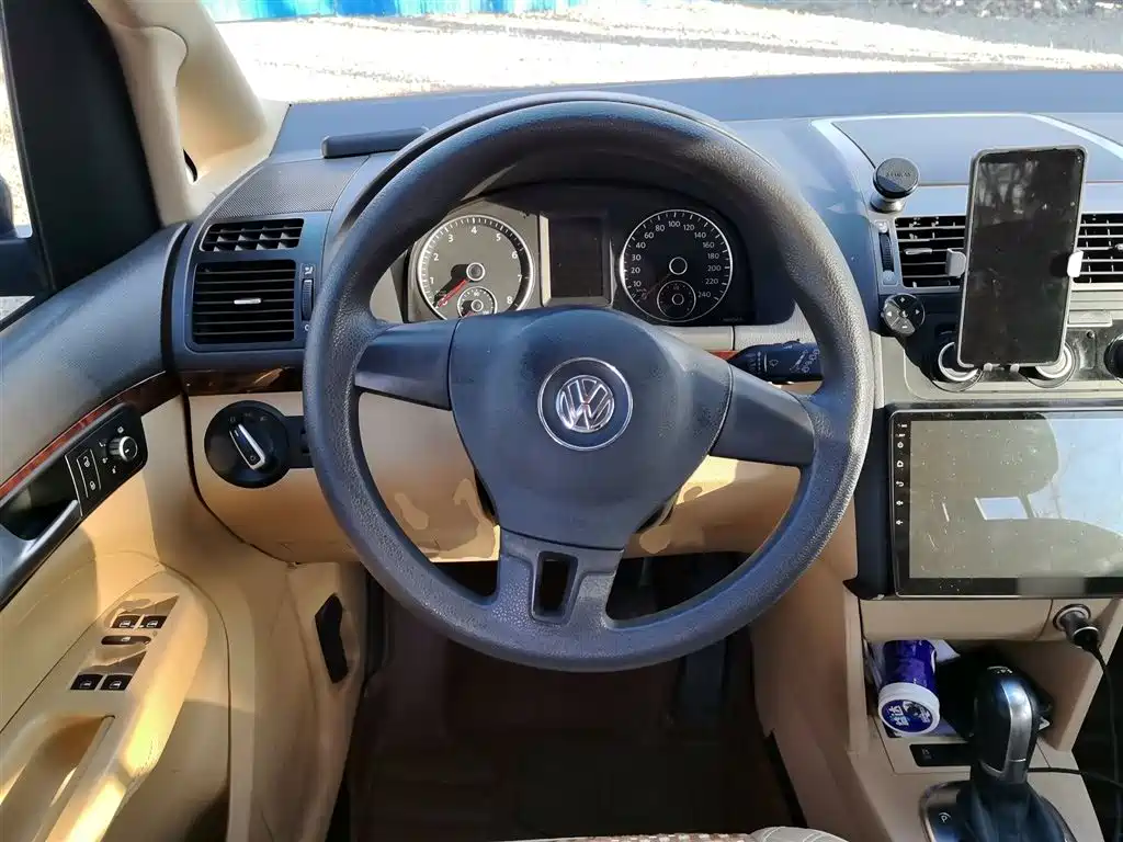 Volkswagen Touran 2013 1.4T DSG Comfort 5-seater фото 3