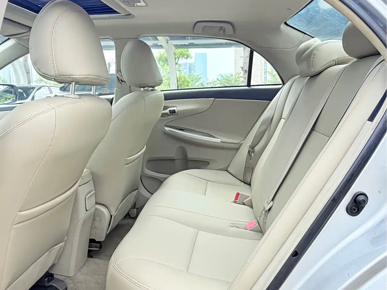 Toyota Corolla 2011 Model 1.6L Automatic GL Sunroof фото 12