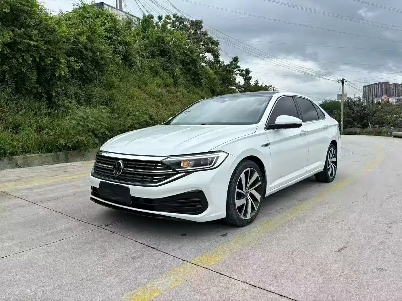 Volkswagen Sagitar 2023 Model Year 280TSI DSG Surpass Edition фото 3