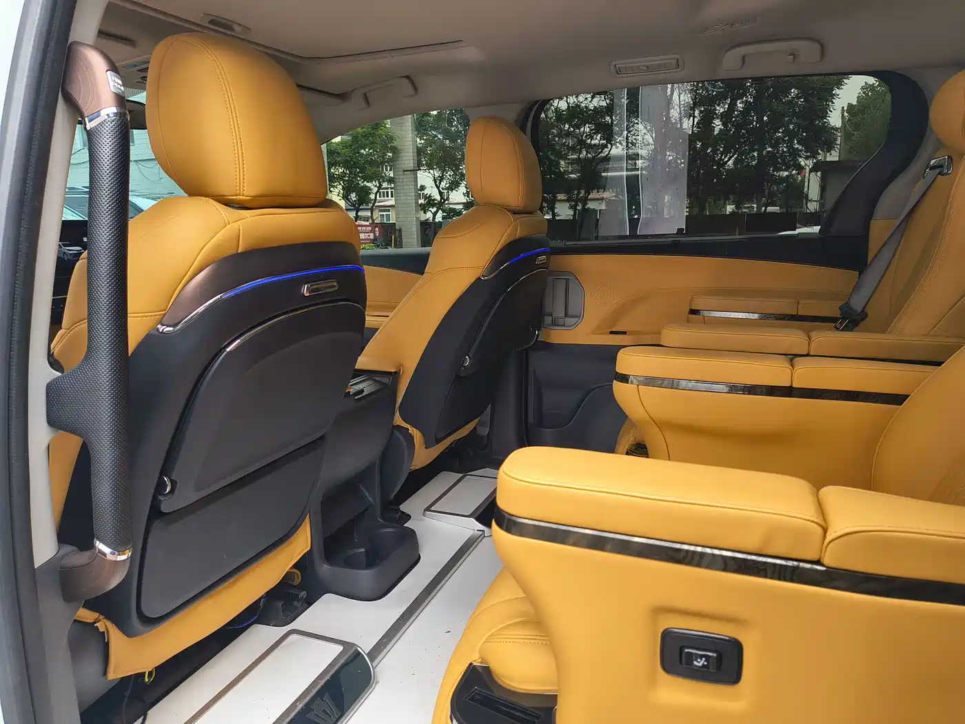 Toyota Granvia 2024 2.5L Hybrid Comfort фото 18