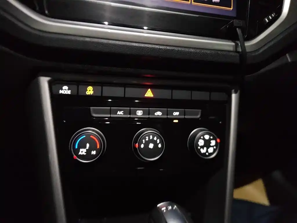 VOLKSWAGEN T-ROC EXPLORING SONGS