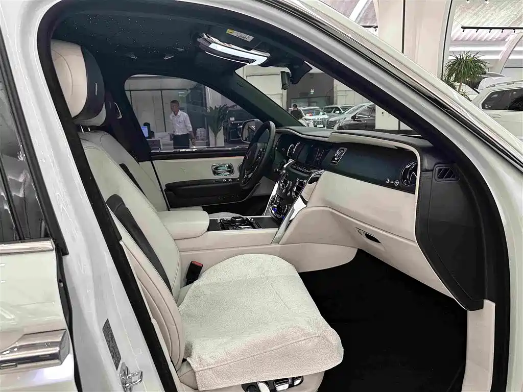 Rolls-Royce Cullinan 2021 2018 5-Seater Version