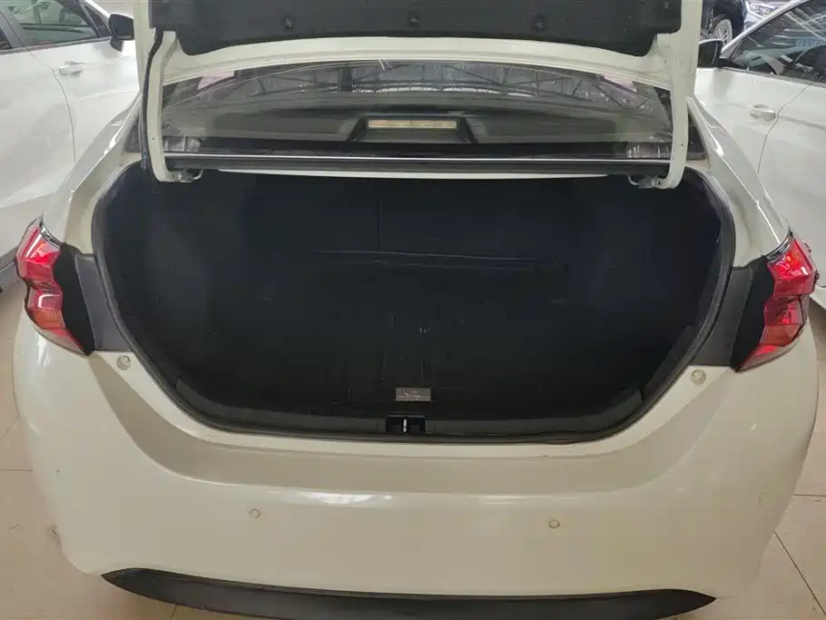 Toyota Levin 2018 185T CVT Premium Edition China V фото 4