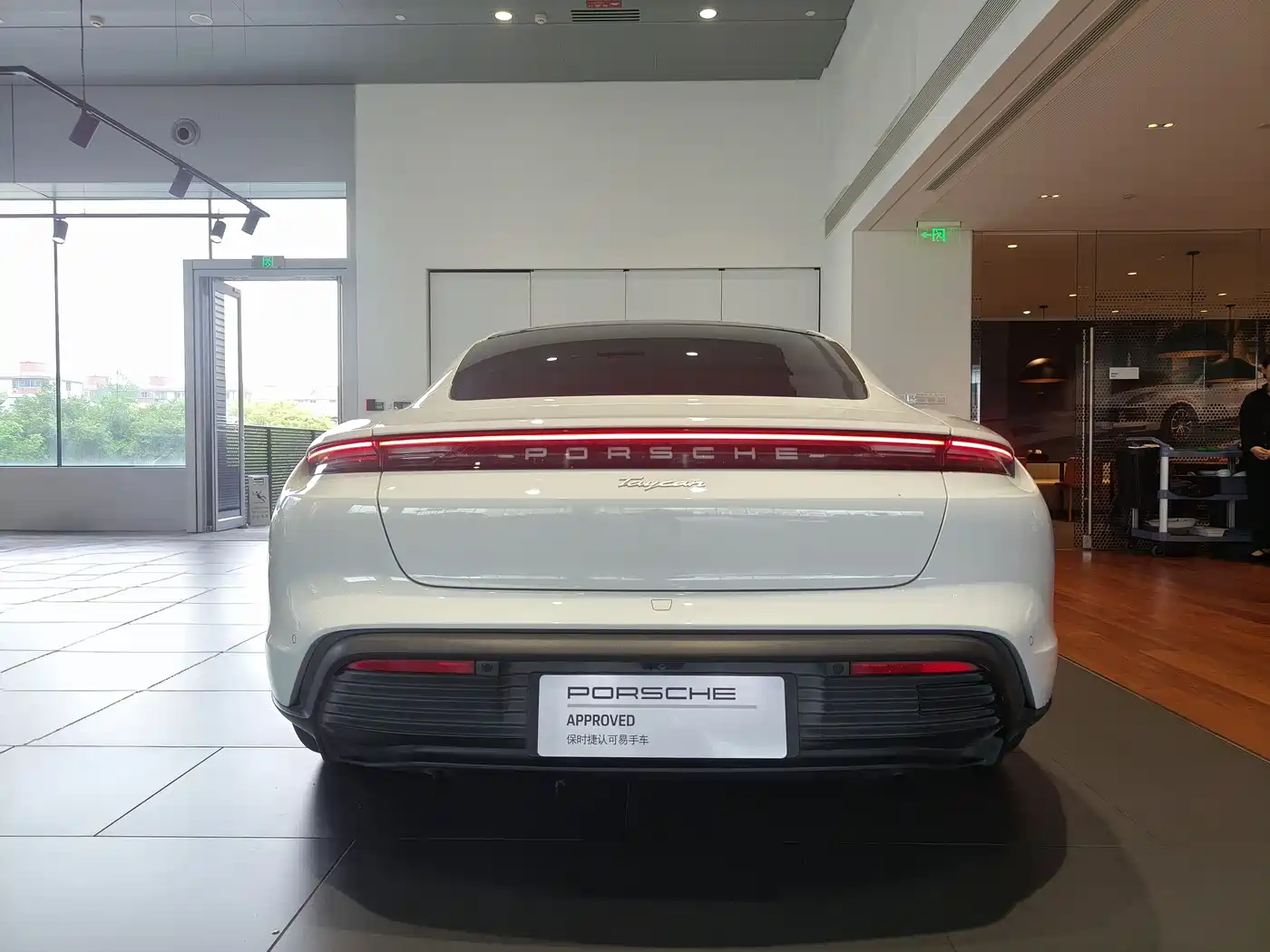 Porsche Taycan 2020 Taycan фото 2