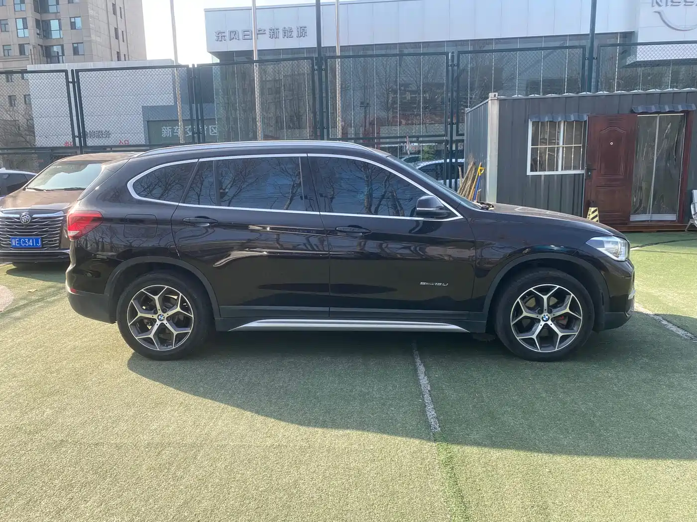 BMW X1 2018 sDrive18Li Premium Model фото 8