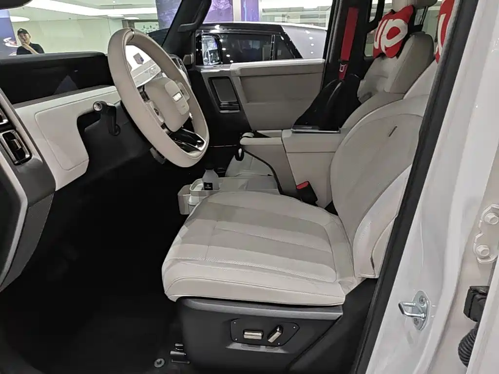 Photo 15 - iCAR V23