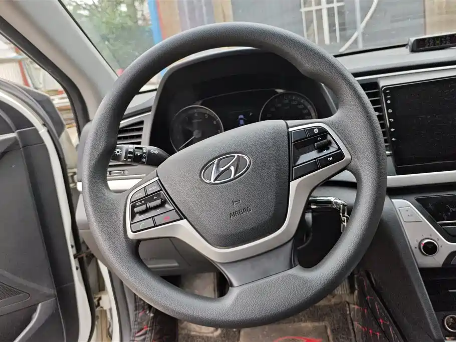 Hyundai Elantra 2016 Model 1.6L Automatic Smart Elite фото 15