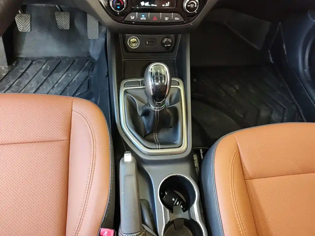 Фото 14 - Changan Eado