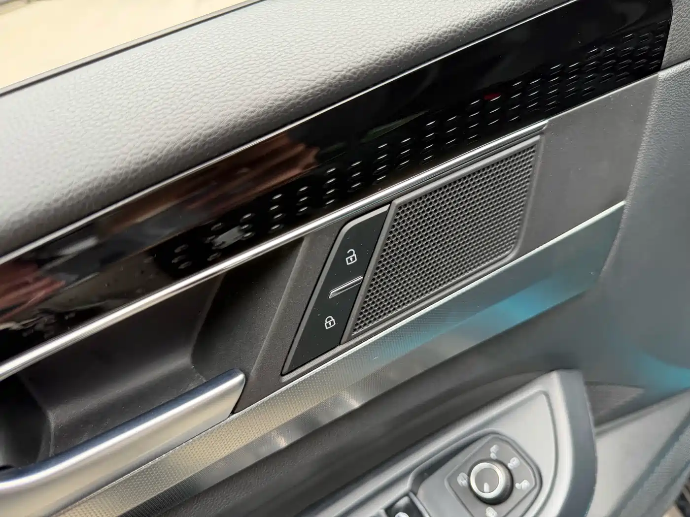 Volkswagen Passat 2022 330TSI Elite Edition фото 8