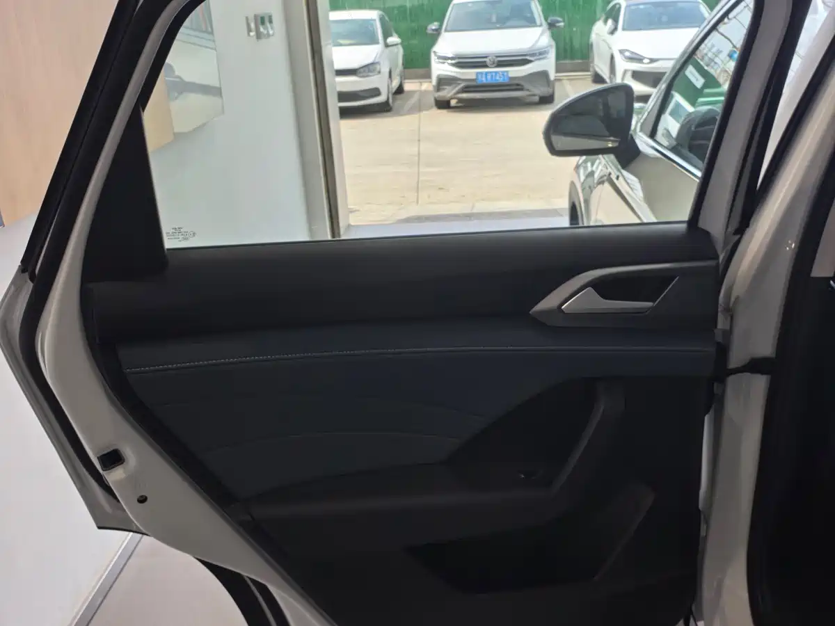 Volkswagen Tharu 2026 2024 300TSI 2WD Full Moon Edition