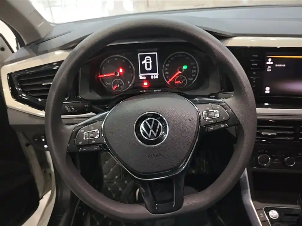 Volkswagen Polo 2021 Plus 1.5L Automatic Colorful Tech Edition фото 11