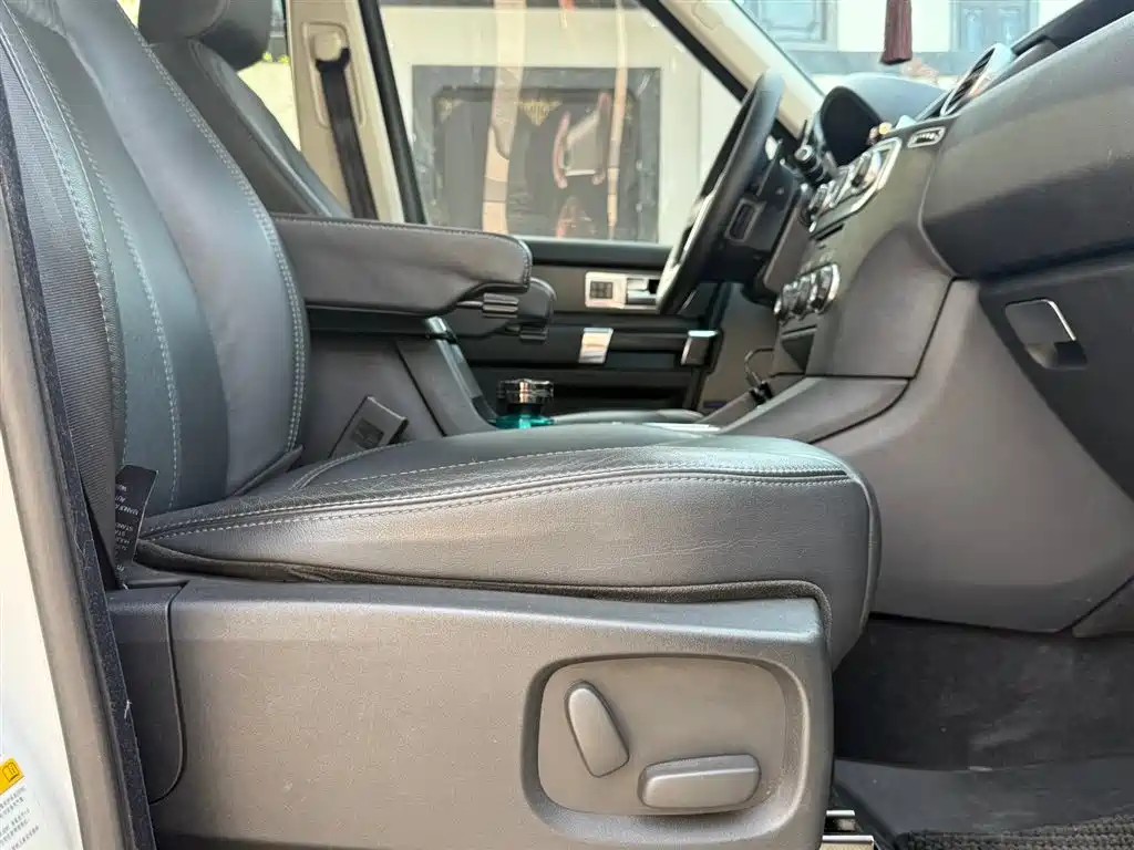 Land Rover Discovery 2015 3.0 SDV6 HSE Diesel фото 19