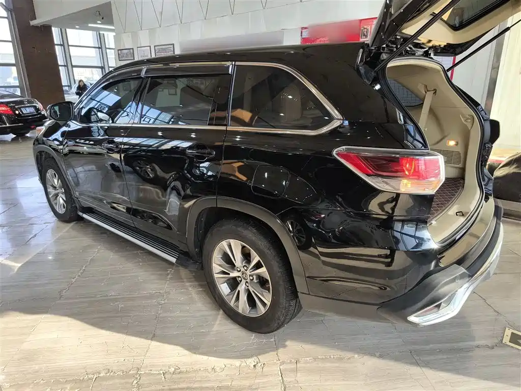 Toyota Highlander 2015 2.0T AWD Elite Edition 7-seater фото 4