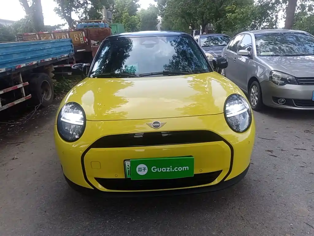 MINI Electric MINI COOPER 2026 2025 Facelift 466km COOPER E Classic Trim