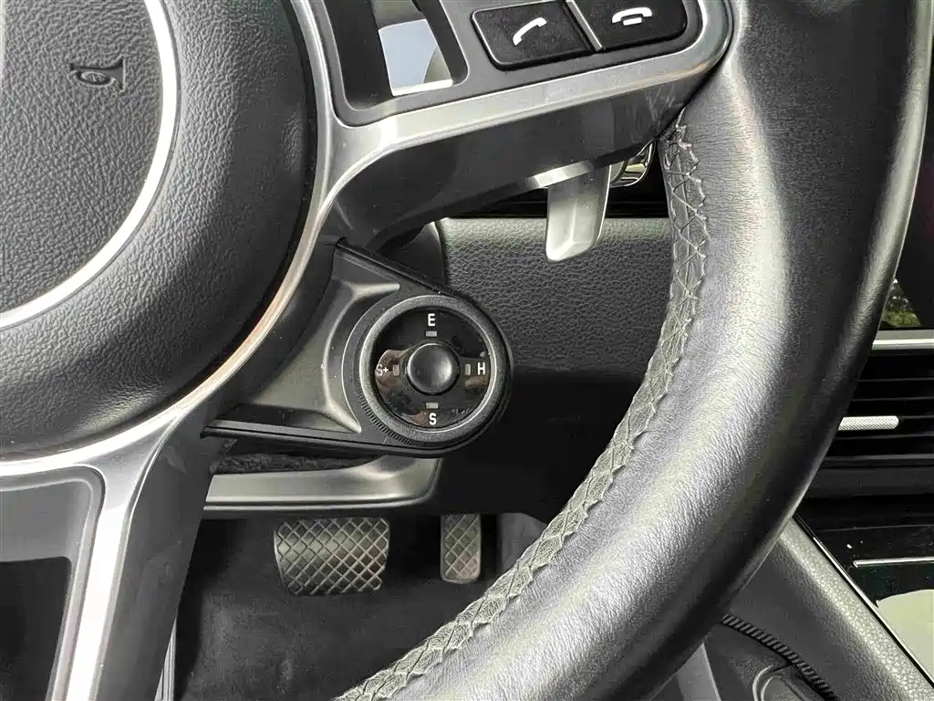 Photo 6 - Porsche Cayenne New Energy