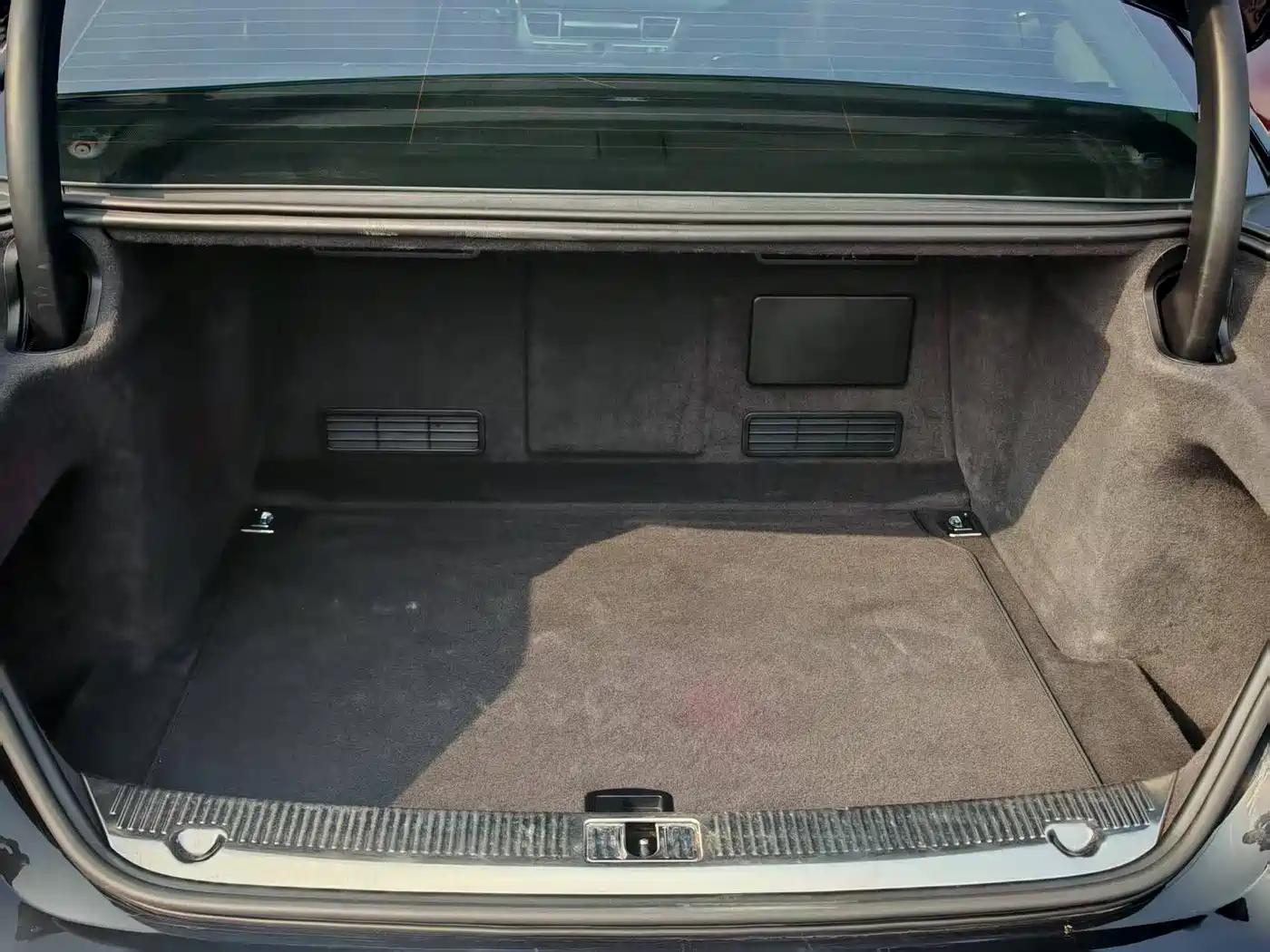 Audi A8 2012 A8L 45 TFSI quattro Comfort фото 17