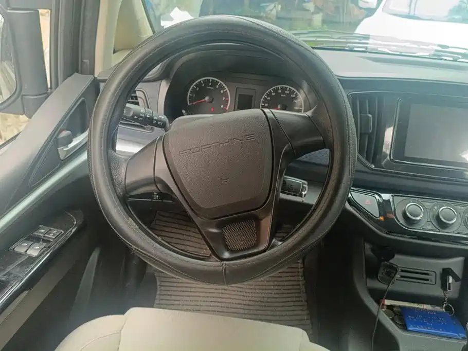 Dongfeng Fengxing Lingzhi 2025 2023 M5L 1.6L Basic 7-seater