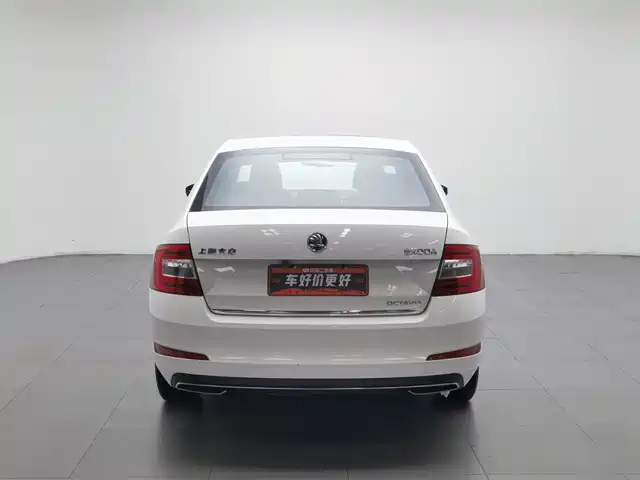 Škoda Octavia 2016 1.6L Manual Smart Edition — фото 4