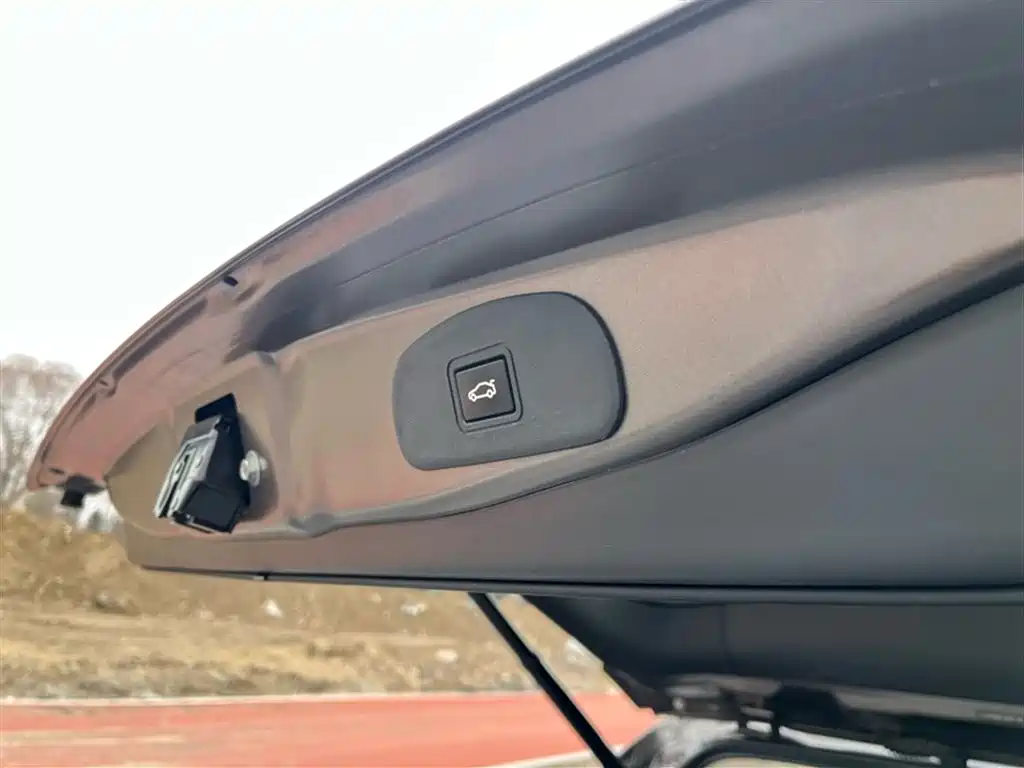Mitsubishi Outlander 2020 2.0L 2WD Premium 5-seater фото 14
